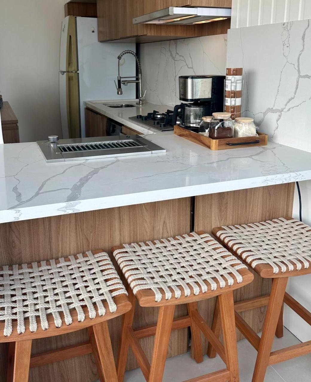 Lindo Apto No Melhor Lugar Da Barra Da Tijuca! Com Uma Vista De Tirar O Folego, Frente Para O Mar! Totalmente Equipado E Decorado Ao Lado Dos Melhores Hoteis E Quiosques Da Barra! Portaria 24H, Piscina, Sauna, Jacuzzi, Academia, Garagem, Wi-Fi, Lavan Рио-де-Жанейро Экстерьер фото
