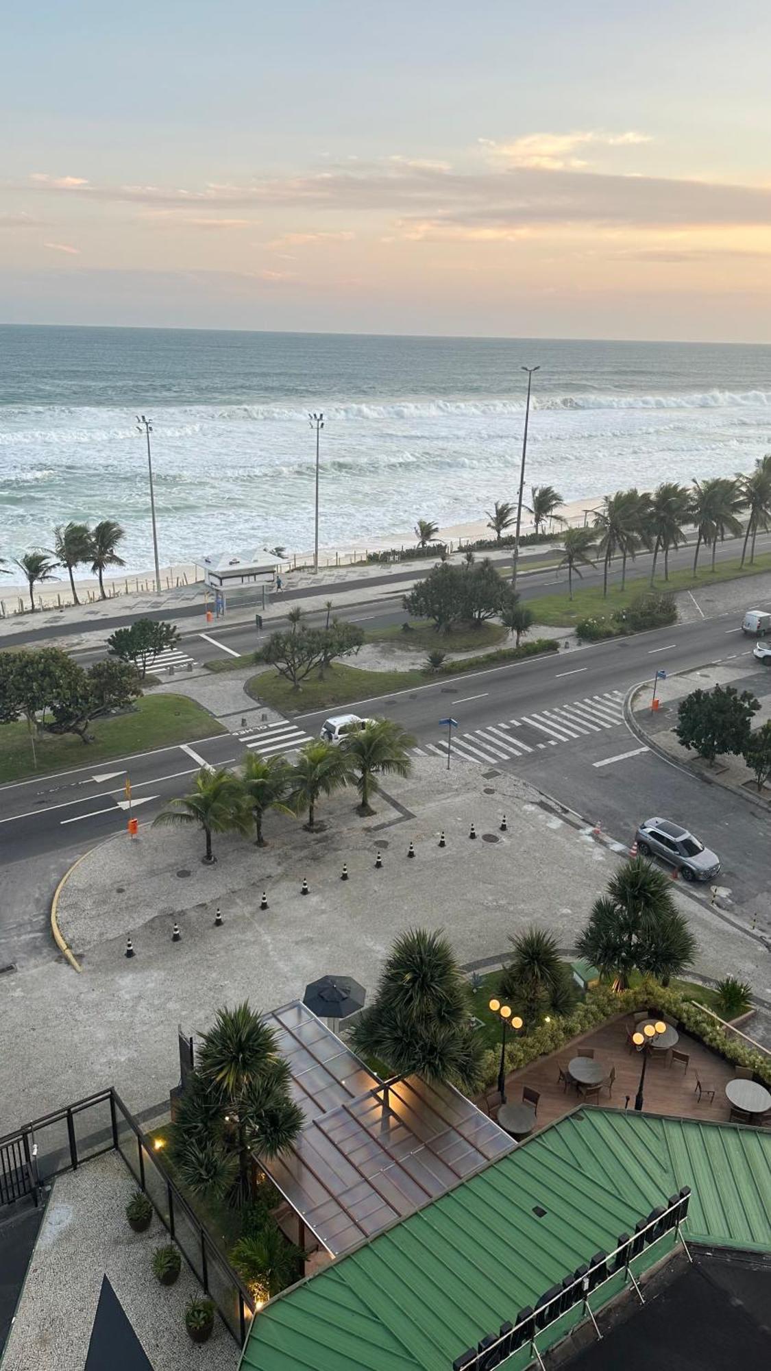Lindo Apto No Melhor Lugar Da Barra Da Tijuca! Com Uma Vista De Tirar O Folego, Frente Para O Mar! Totalmente Equipado E Decorado Ao Lado Dos Melhores Hoteis E Quiosques Da Barra! Portaria 24H, Piscina, Sauna, Jacuzzi, Academia, Garagem, Wi-Fi, Lavan Рио-де-Жанейро Экстерьер фото